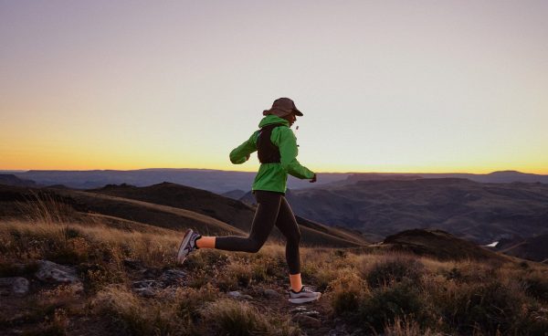 Women's Seek Trail Running Shoe  |  Black/Sunset Sand